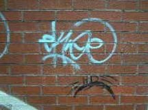 Graffiti na lícovém zdivu